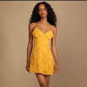 ✨HPx2✨NWT lulus yellow floral spring and summer skater dress